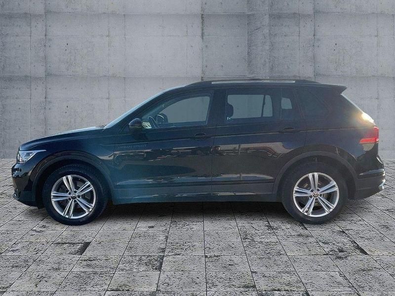 Gebraucht VW Tiguan Sport 200 PS (147 kW) 2022 Deep black perleffekt SUV