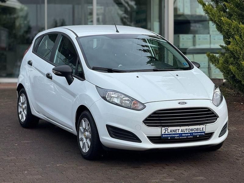 Gebraucht Ford Fiesta Ambiente 60 PS (44 kW) 2014 Weiß Kleinwagen