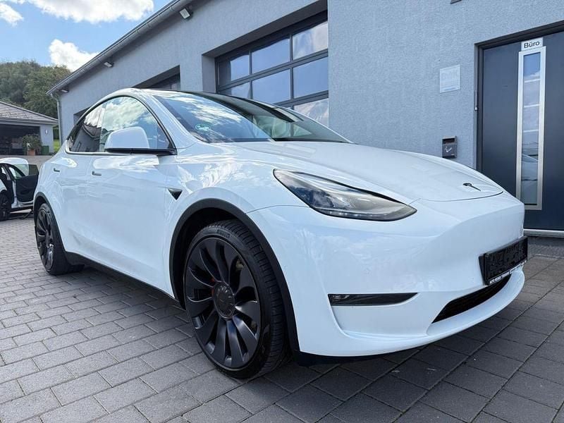 Weiß Gebraucht 2022 Tesla Model Y Performance SUV | 36.950 € (Guter Preis) - Bild 1/4
