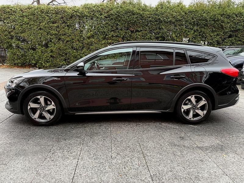 Schwarz Gebraucht 2021 Ford Focus Active Limousine | 13.980 € (Fairer Preis) - Bild 1/4