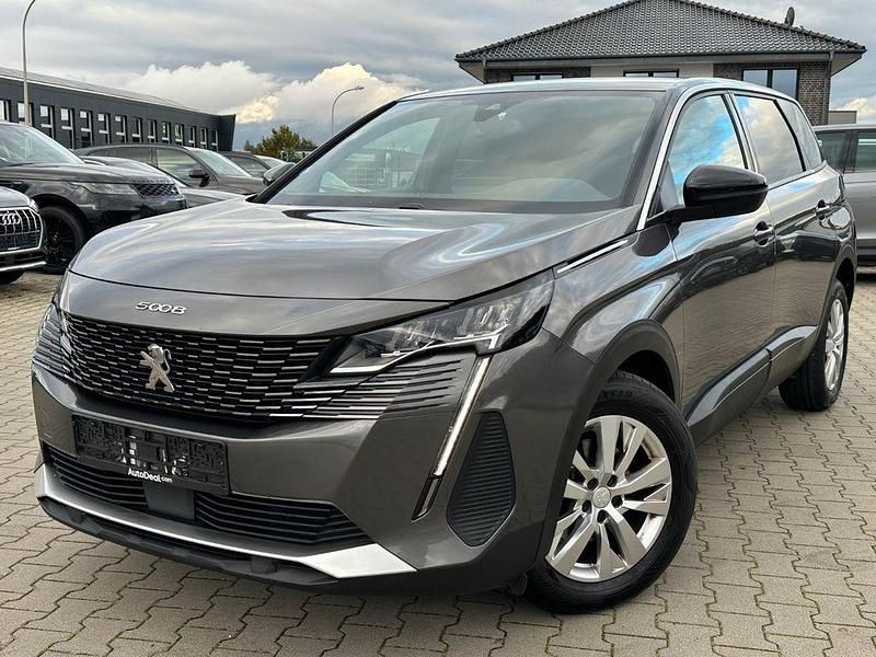 Grau Gebraucht 2023 Peugeot 5008 Allure Van / Kleinbus | 19.516 € (Guter Preis) - Bild 1/4