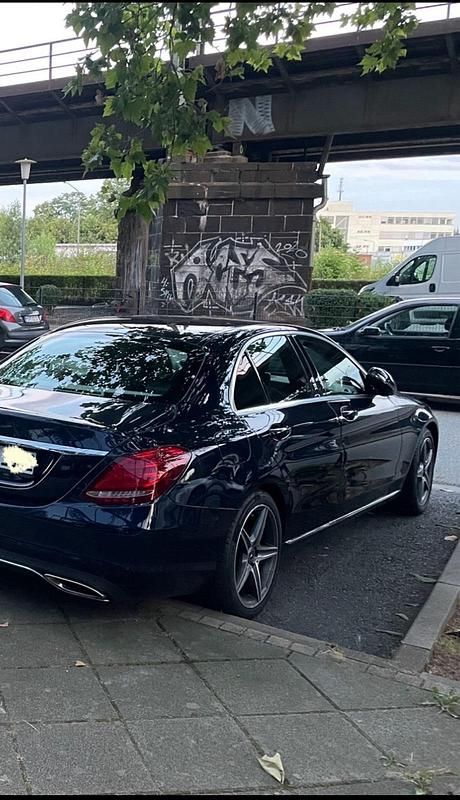 Gebraucht Mercedes C300 250 PS (183 kW) 2017 Blau Limousine