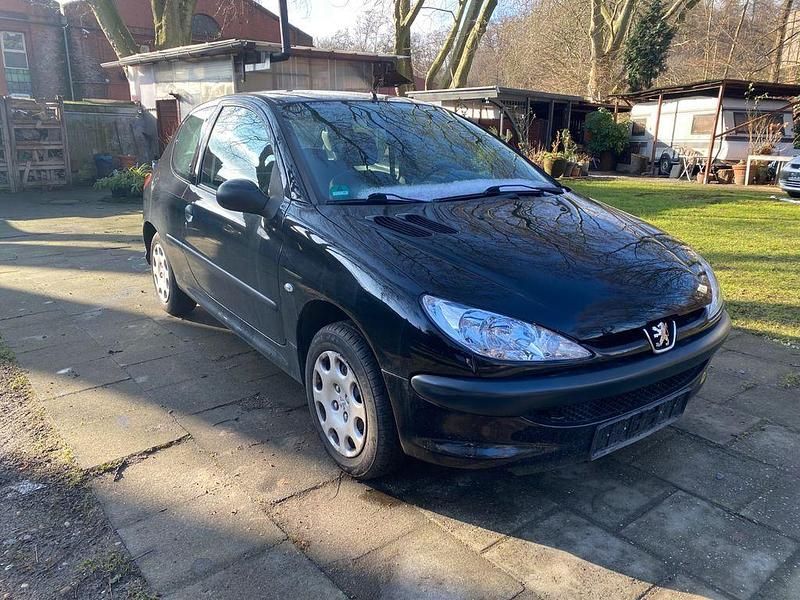 Gebraucht Peugeot 206 Tendance 75 PS (55 kW) 2008 Schwarz Limousine
