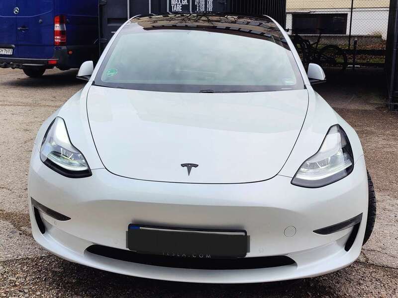 Weiß Gebraucht 2021 Tesla Model 3 Limousine | 27.500 € (Etwas zu teuer) - Bild 1/4