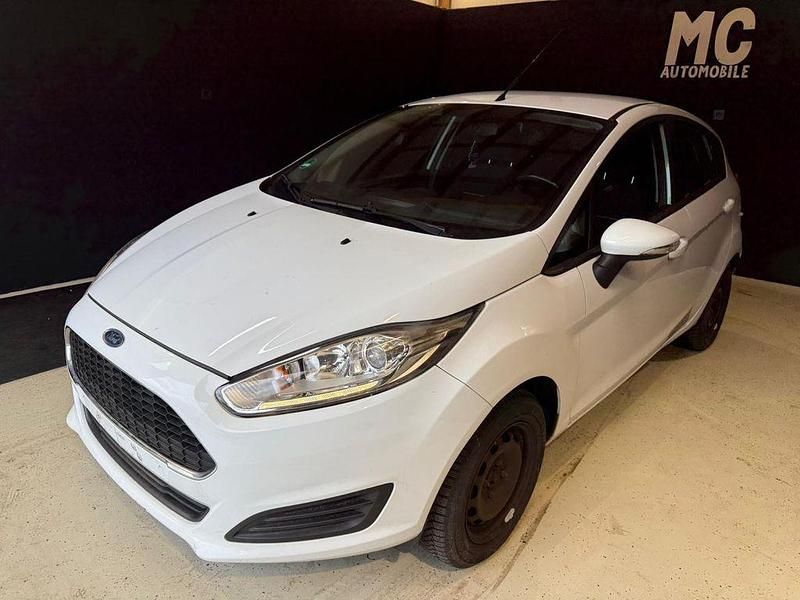 Gebraucht Ford Fiesta Trend 60 PS (44 kW) 2017 Weiß Limousine