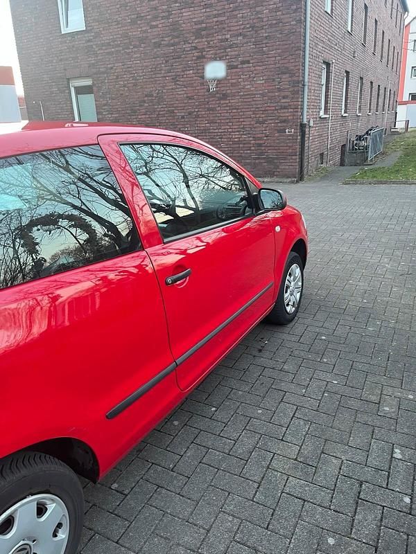 Gebraucht VW Fox 54 PS (39 kW) 2005 Rot Kleinwagen