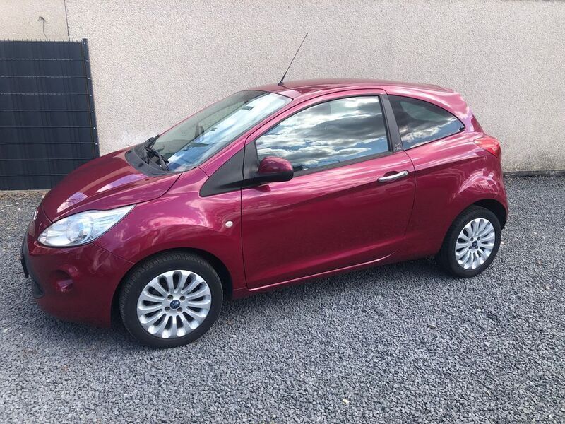 Funky magenta metallic Gebraucht 2010 Ford Ka Titanium Kleinwagen | 4.499 € (Etwas zu teuer) - Bild 1/4