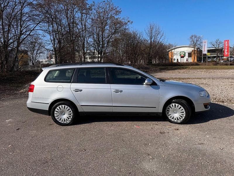 Gebraucht VW Passat 140 PS (102 kW) 2011 Silber Kombi