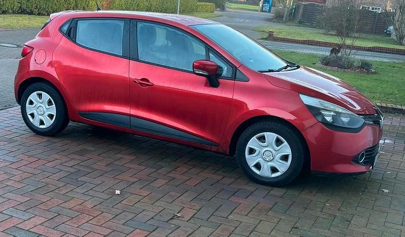 Rot Gebraucht 2013 Renault Clio IV Limousine | 4.700 € (Fairer Preis) - Bild 1/4