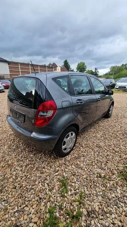 Gebraucht Mercedes A160 95 PS (69 kW) 2011 Grau Kleinwagen