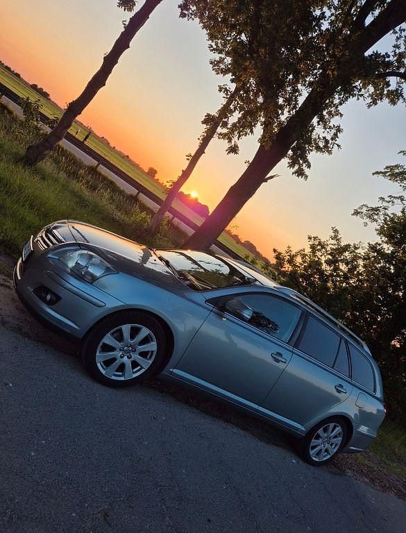 Grau Gebraucht 2008 Toyota Avensis Kombi | 3.500 € (Fairer Preis) - Bild 1/4