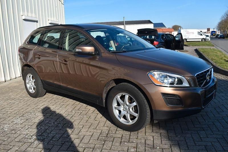 Gebraucht Volvo XC60 Kinetic 163 PS (119 kW) 2011 Braun SUV