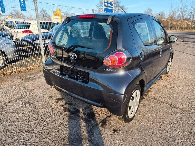 Gebraucht Toyota Aygo 68 PS (50 kW) 2010 Grau Kleinwagen
