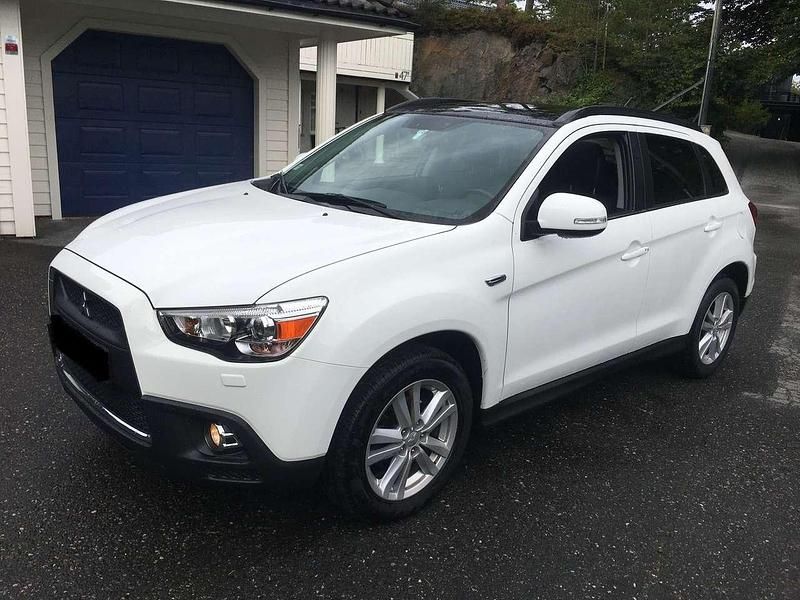 Weiß Gebraucht 2012 Mitsubishi ASX Invite SUV | 5.895 € (Fairer Preis) - Bild 1/4