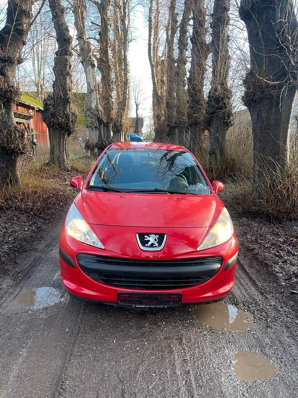 Gebraucht Peugeot 207 75 PS (55 kW) 2008 Rot Limousine