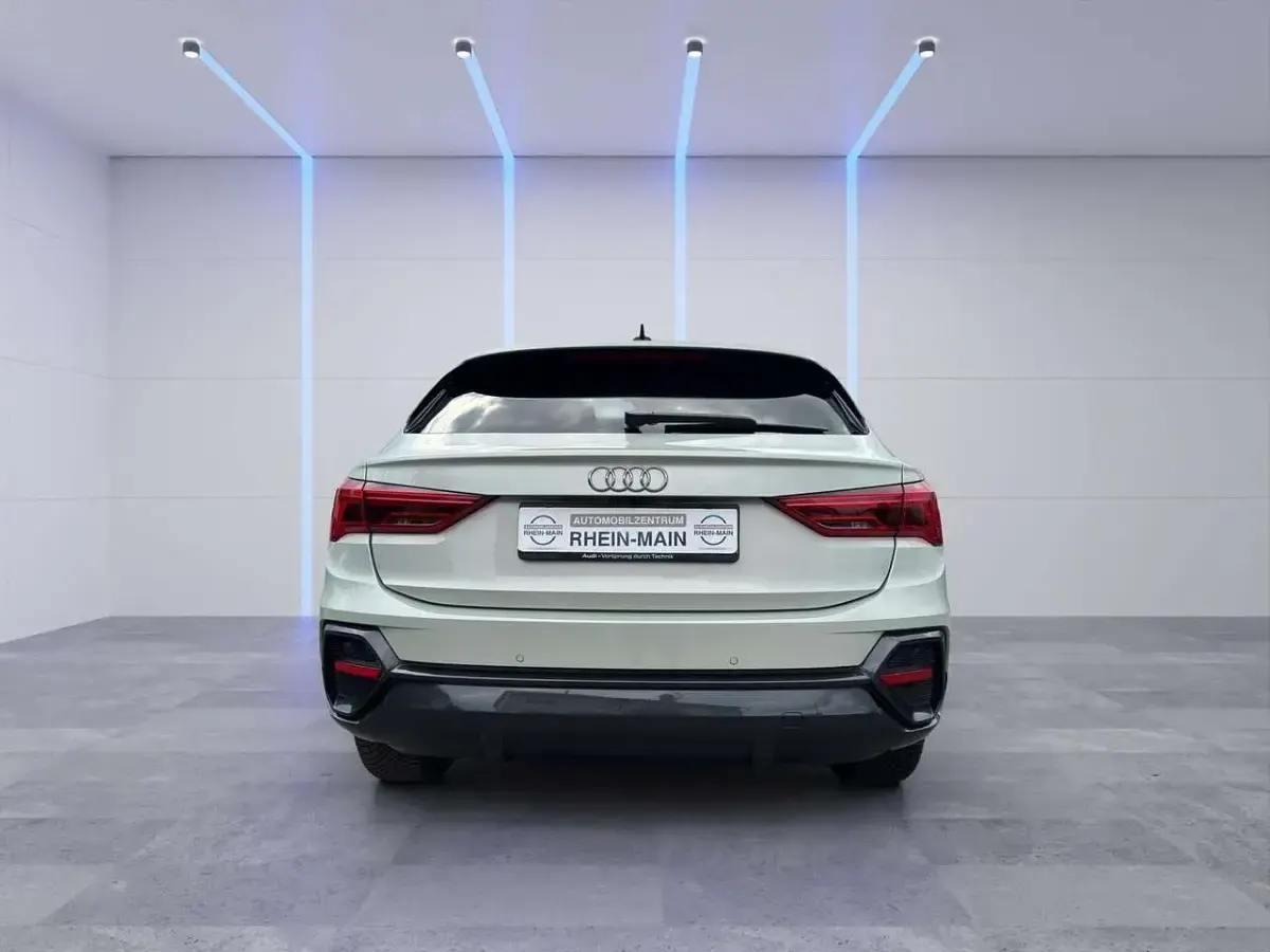 Gebraucht Audi Q3 Sportback Sport 150 PS (110 kW) 2024 Silber SUV