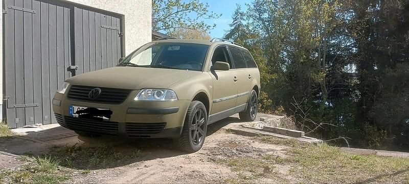 Usata VW Passat 150 CV (110 kW) 2003 Verde Station wagon