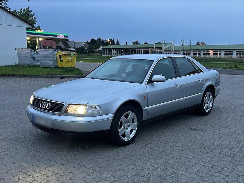 Silber Gebraucht 1997 Audi A8 Limousine | 4.470 € (Fairer Preis) - Bild 1/4