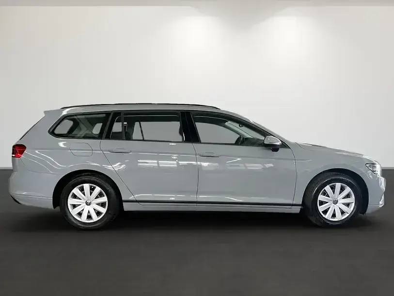 Gebraucht VW Passat Conceptline 150 PS (110 kW) 2022 Mondsteingrau Kombi