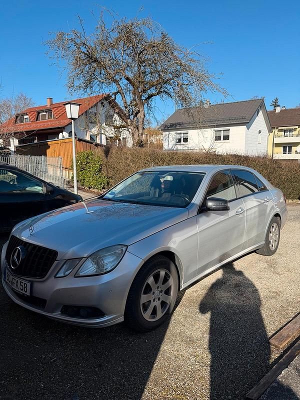 Gebraucht Mercedes E220 170 PS (125 kW) 2009 Silber Limousine
