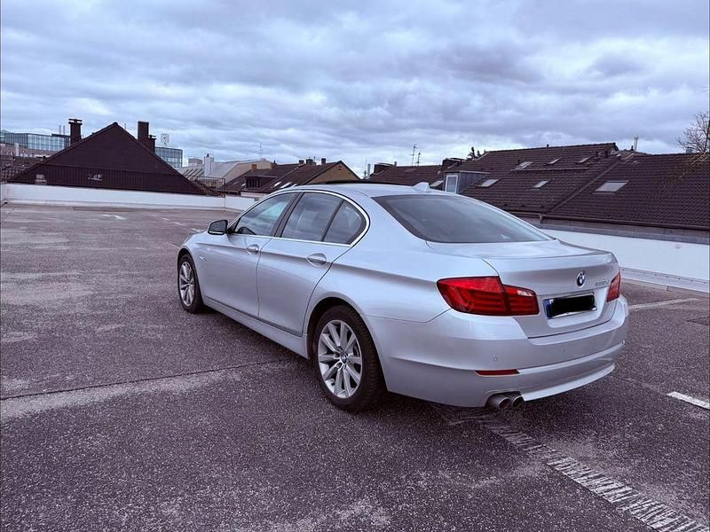 Gebraucht BMW 530 258 PS (189 kW) 2012 Silber Limousine