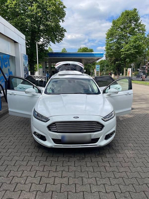 Gebraucht Ford Mondeo Titanium 179 PS (131 kW) 2017 Weiß Kombi