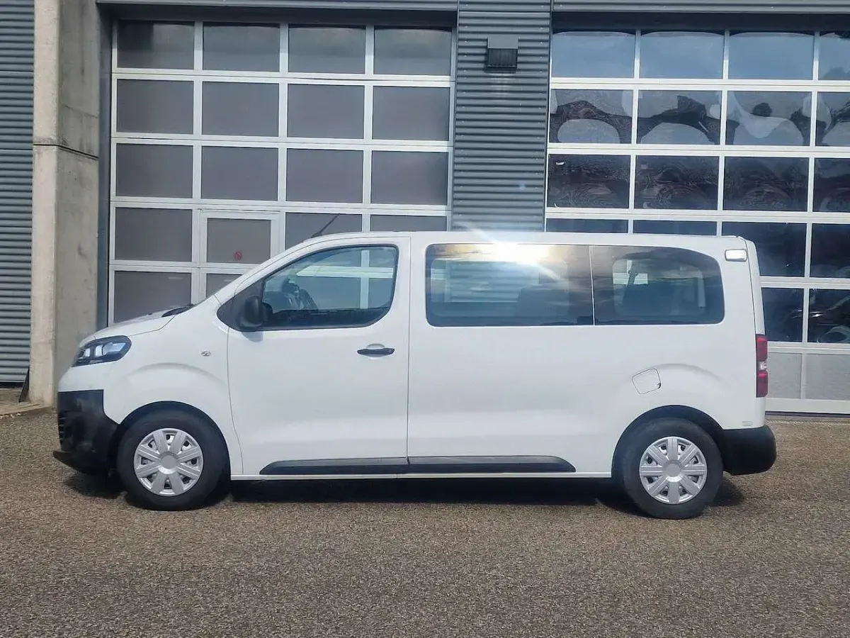 Gebraucht Opel Vivaro 120 PS (88 kW) 2023 Casablancaweiss/glacier/arctic Van / Kleinbus