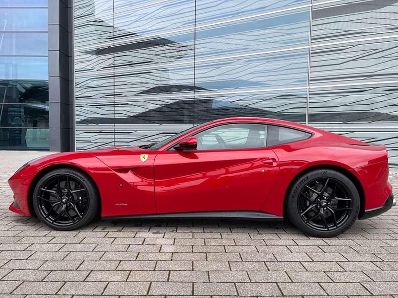 Rot Gebraucht 2013 Ferrari F12 Coupé | 214.900 € (Fairer Preis) - Bild 1/4