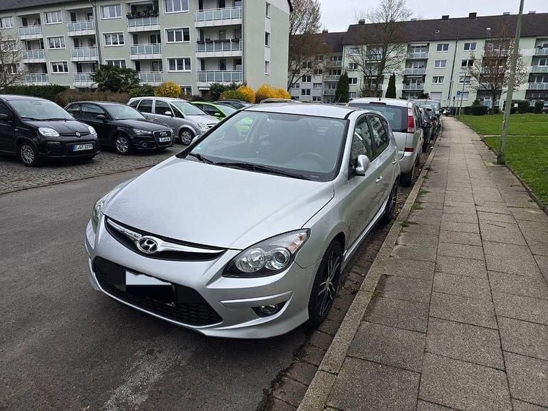 Gebraucht Hyundai i30 Edition 90 PS (66 kW) 2012 Silber Kombi