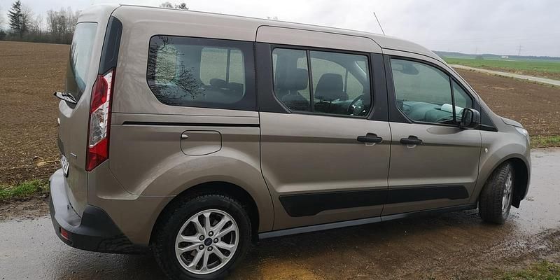 Gebraucht Ford Tourneo 120 PS (88 kW) 2018 Andere farben Van / Kleinbus