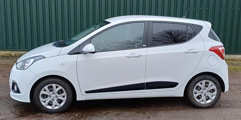 Gebraucht Hyundai i10 GO! 67 PS (49 kW) 2017 Weiß Kleinwagen