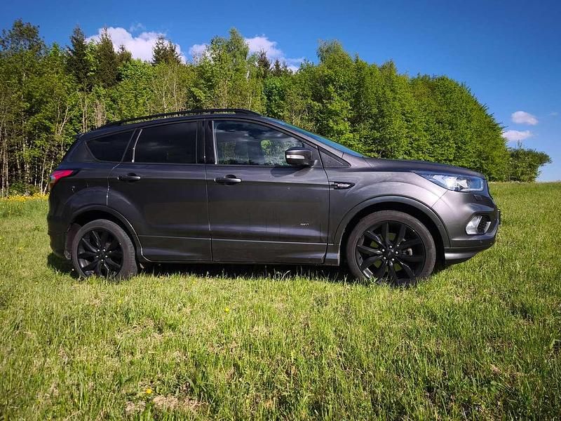 Gebraucht Ford Kuga ST-Line 186 PS (136 kW) 2018 Grau SUV