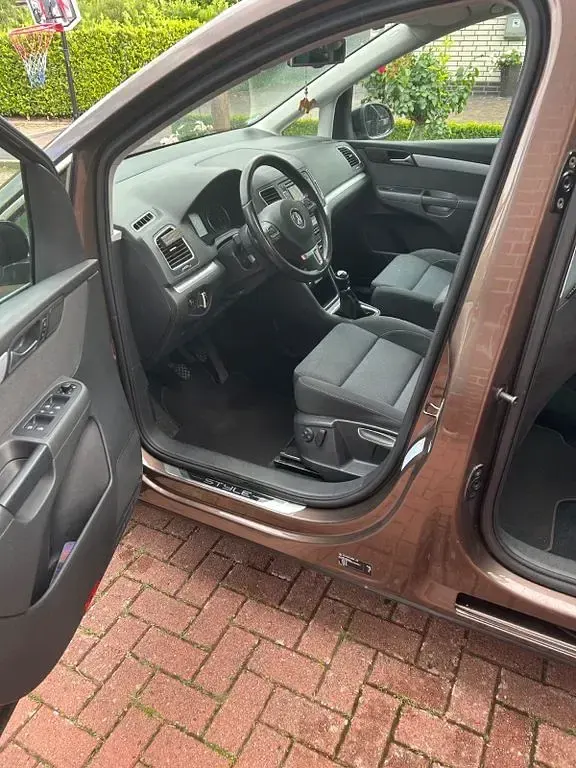 Gebraucht VW Sharan Comfortline 150 PS (110 kW) 2011 Braun Van / Kleinbus