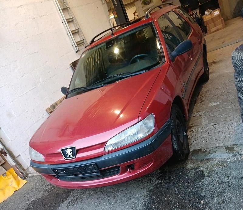 Rot Gebraucht 1998 Peugeot 306 Kombi | 1.650 € - Bild 1/4