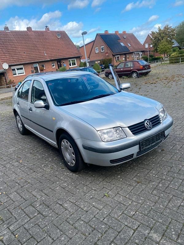 Silber Gebraucht 1999 VW Bora Limousine | 700 € (Superpreis) - Bild 1/4