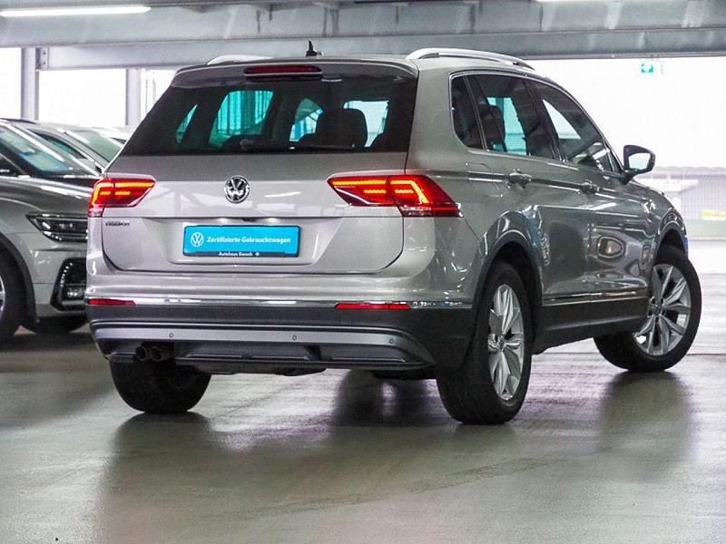 Gebraucht VW Tiguan Highline 150 PS (110 kW) 2021 Tungsten silver (metallic) SUV
