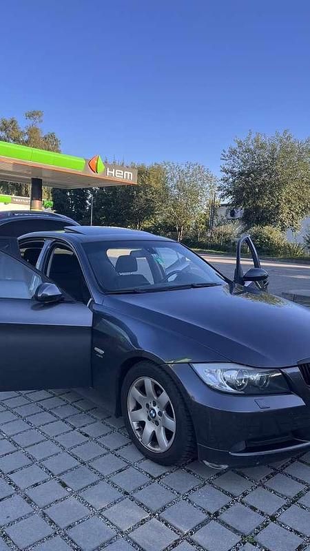 Gebraucht BMW 320 170 PS (125 kW) 2008 Grau Limousine