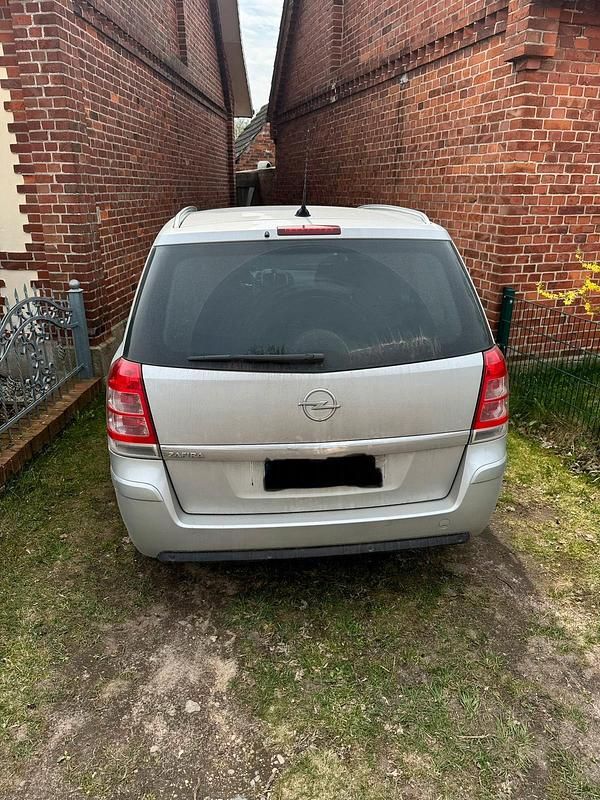 Gebraucht Opel Zafira 140 PS (102 kW) 2010 Silber Van / Kleinbus