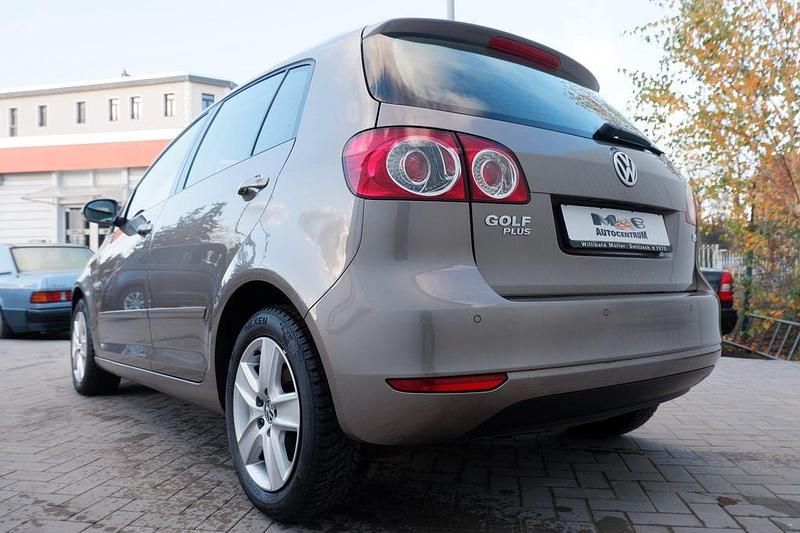 Gebraucht VW Golf Plus Comfortline 102 PS (75 kW) 2009 Gold Van / Kleinbus