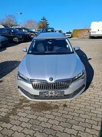 Gebraucht Skoda Superb 150 PS (110 kW) 2023 Silber Limousine