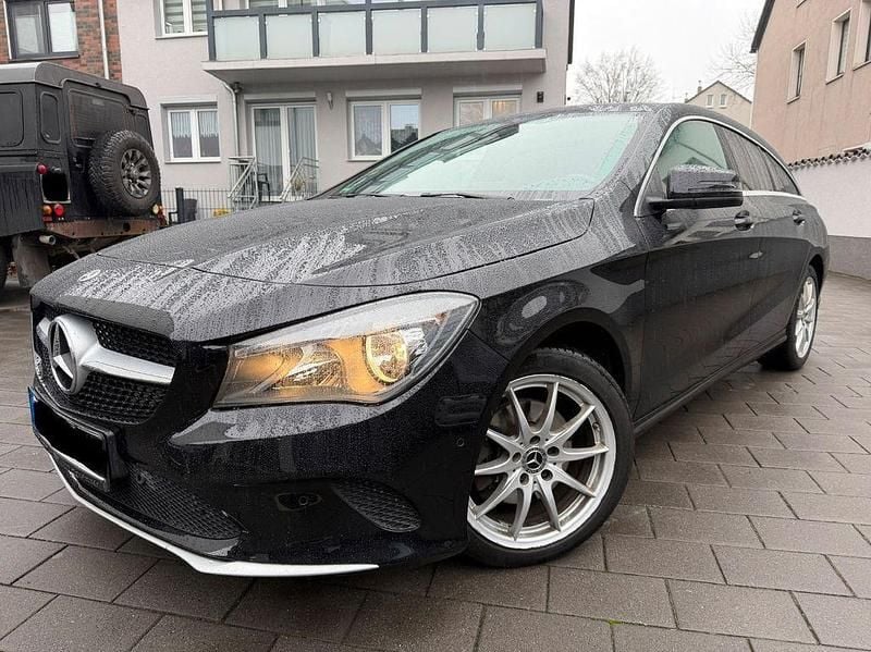 Obsidianschwarz Gebraucht 2018 Mercedes CLA220 Shooting Brake Kombi | 17.800 € (Superpreis) - Bild 1/4