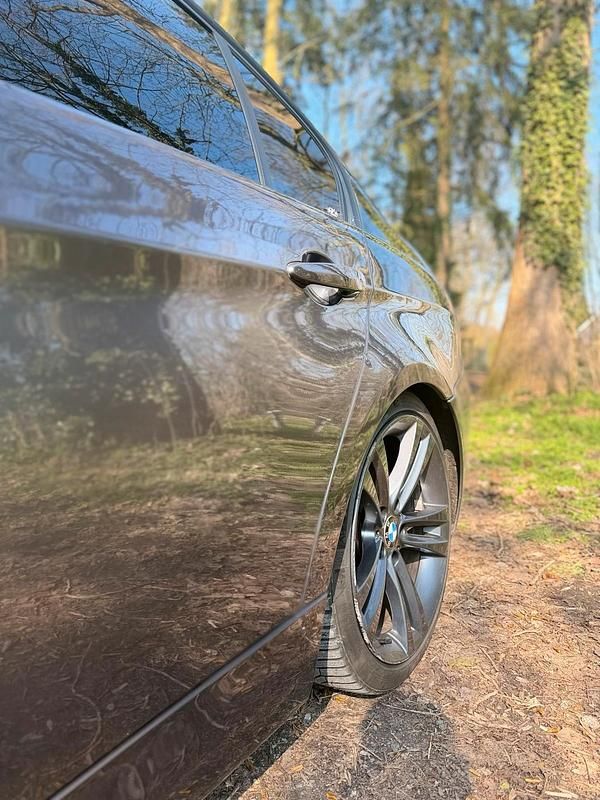 Gebraucht BMW 320 163 PS (119 kW) 2007 Grau Limousine