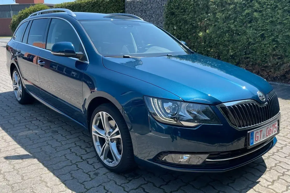 Gebraucht Skoda Superb Ambition 160 PS (117 kW) 2014 Blau Kombi