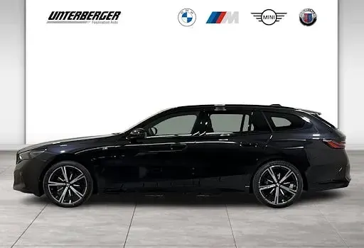 Gebraucht BMW 540 M Sport 303 PS (222 kW) 2025 Schwarz Kombi