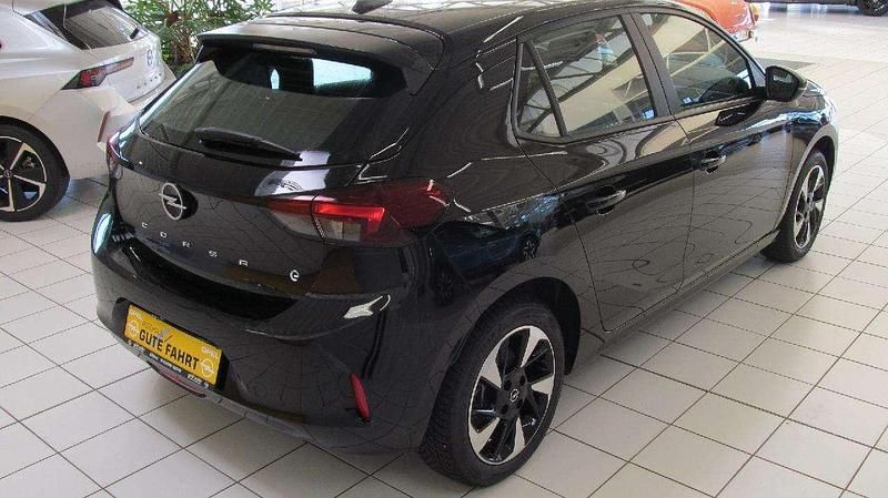 Gebraucht Opel Corsa-e Edition 100 kW (136 PS) 2024 Lackierung schwarz perla nera/ Kleinwagen