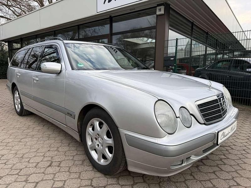 Gebraucht Mercedes E200 Classic 163 PS (119 kW) 2002 Silber Kombi