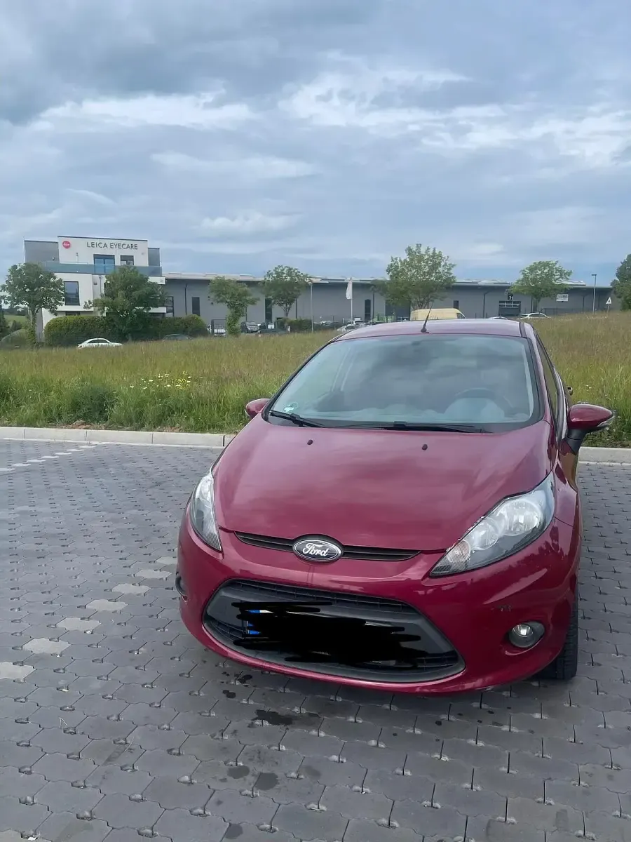 Gebraucht Ford Fiesta 82 PS (60 kW) 2011 Rot Limousine