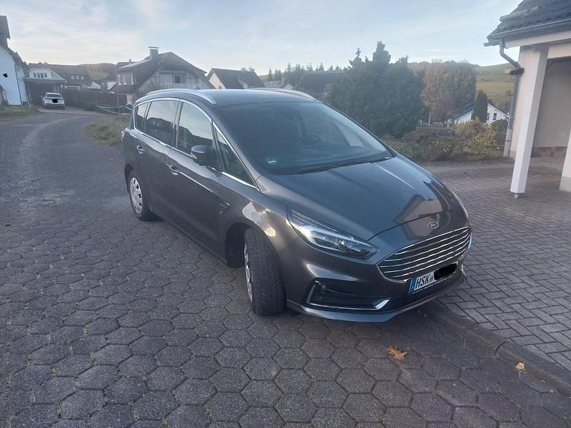 Gebraucht Ford S-MAX Titanium 150 PS (110 kW) 2022 Grau Van / Kleinbus