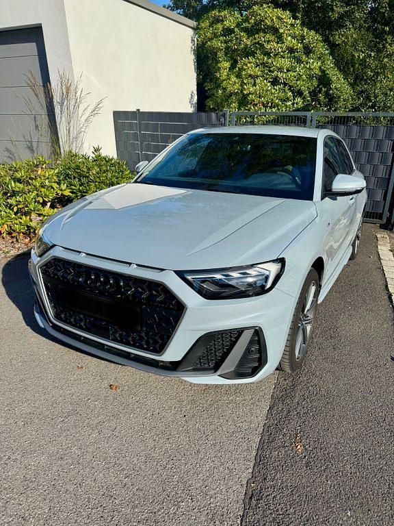 Grau Gebraucht 2020 Audi A1 Sportback S-Line Kleinwagen | 24.400 € (Fairer Preis) - Bild 1/4