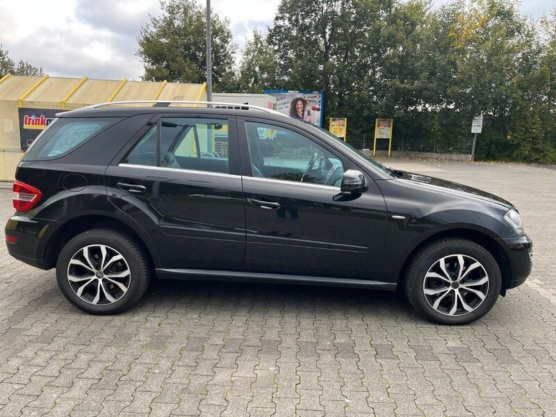Gebraucht Mercedes ML350 Edition 231 PS (169 kW) 2011 Schwarz SUV